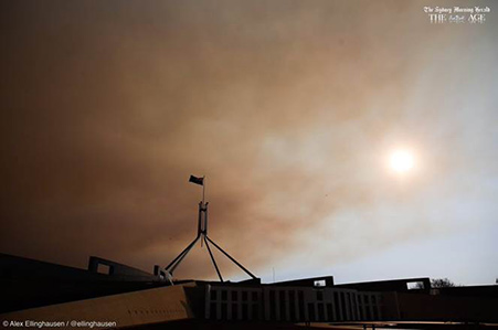 BUSHFIRE SMOKE OVER PARLIAMENT THIS WEEK. PHOTO: ALEX ELLINGHAUSEN / NINE